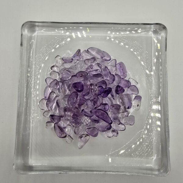 Amethyst-Chips im Glas